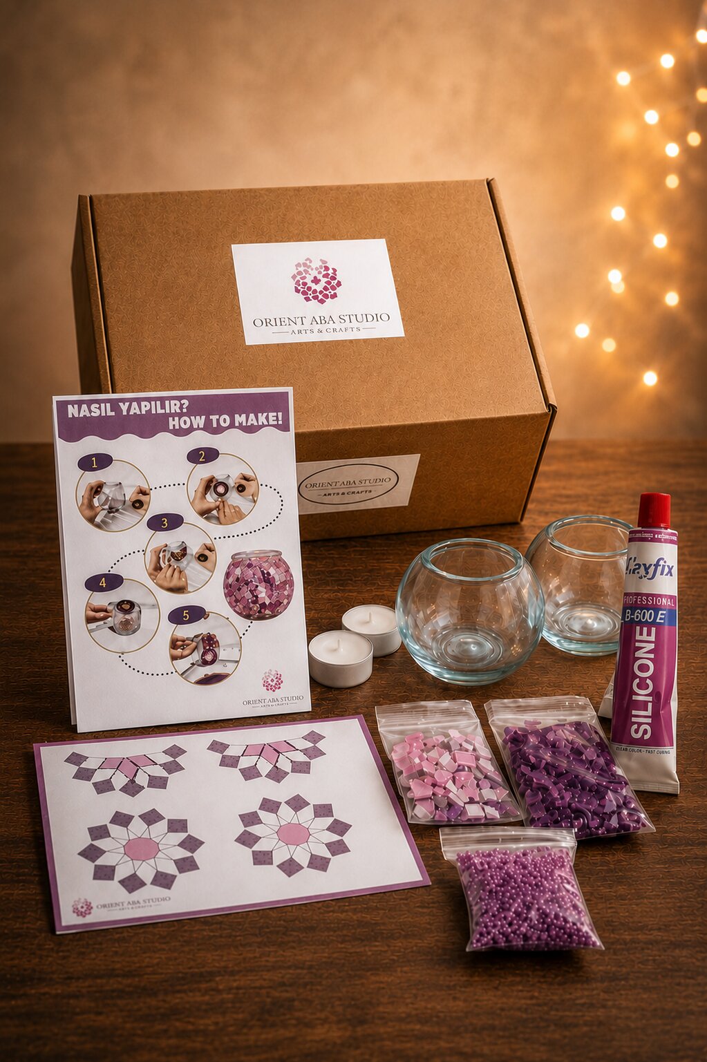 Lieferumfang des DIY Mosaik-Kerzenhalter Sets Rosa und Lila mit Glassteinen und Anleitung